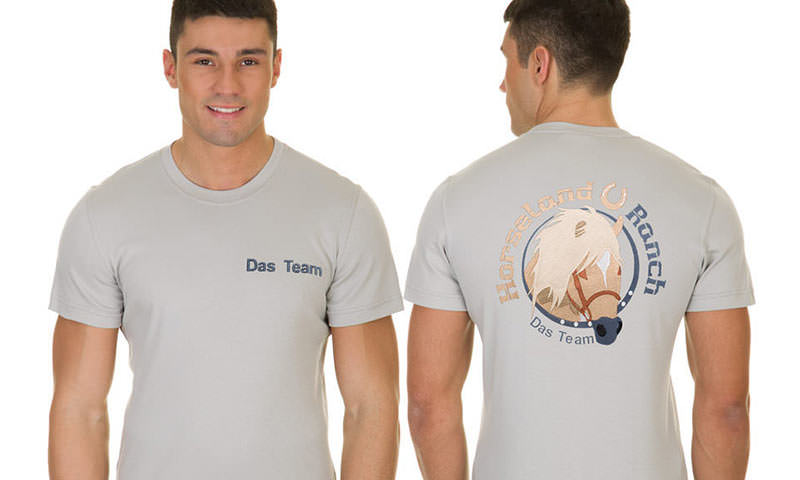 Graues T-Shirt als Festival-Shirt von der Stickerei Stoiber. Graues T-Shirt als Festival-Shirt von der Stickerei Stoiber.