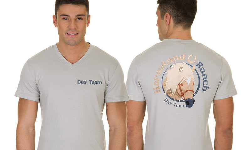 Graues T-Shirt mit Textilstickerei von der Stickerei Stoiber. Graues T-Shirt mit Textilstickerei von der Stickerei Stoiber.